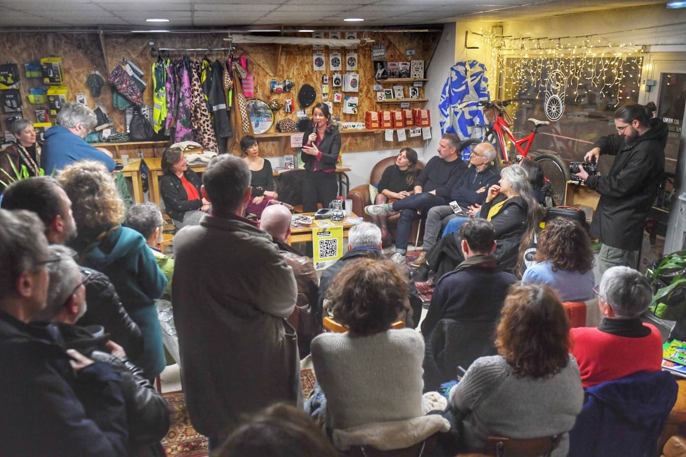 Photo d’une réunion de quartier avec Johanna Rolland