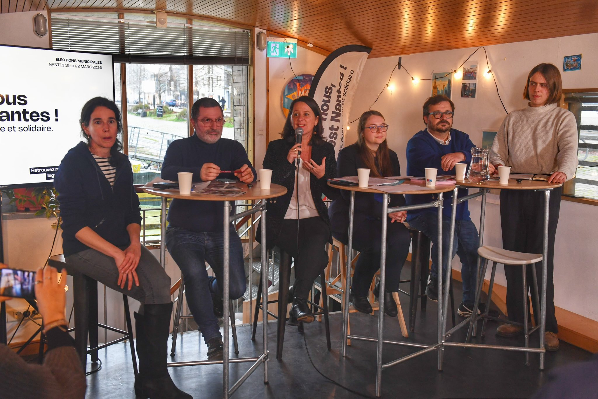 Photo des co-listiers avec Johanna Rolland lors de la présentation du programme